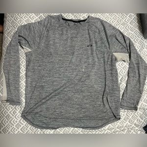 💰2/$10 Used Oakley long sleeve speckled dark grey w/ mesh shirt- size xl